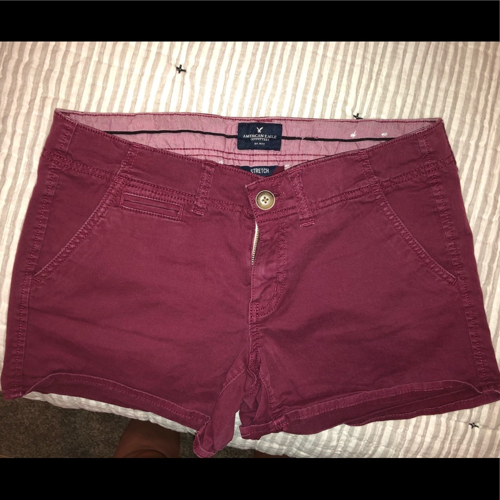 AMERICAN EAGLE MAROON KHAKI SHORTS